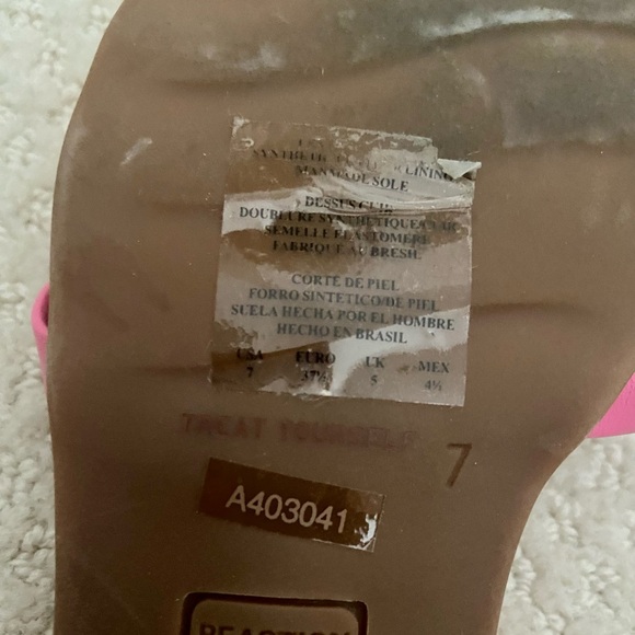 *MUST GO* VEUC Kenneth Cole Reaction Medium Pink Heels w/ Flower - Faux Leather - Picture 7 of 8